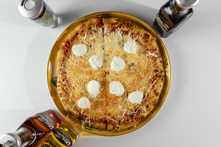 Pizza 4 quesos de Casa nostra pizzeria