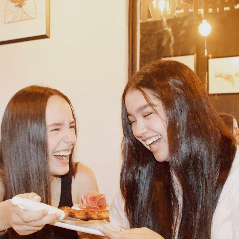 Pizza con amigos en Casa nostra Pizzeria